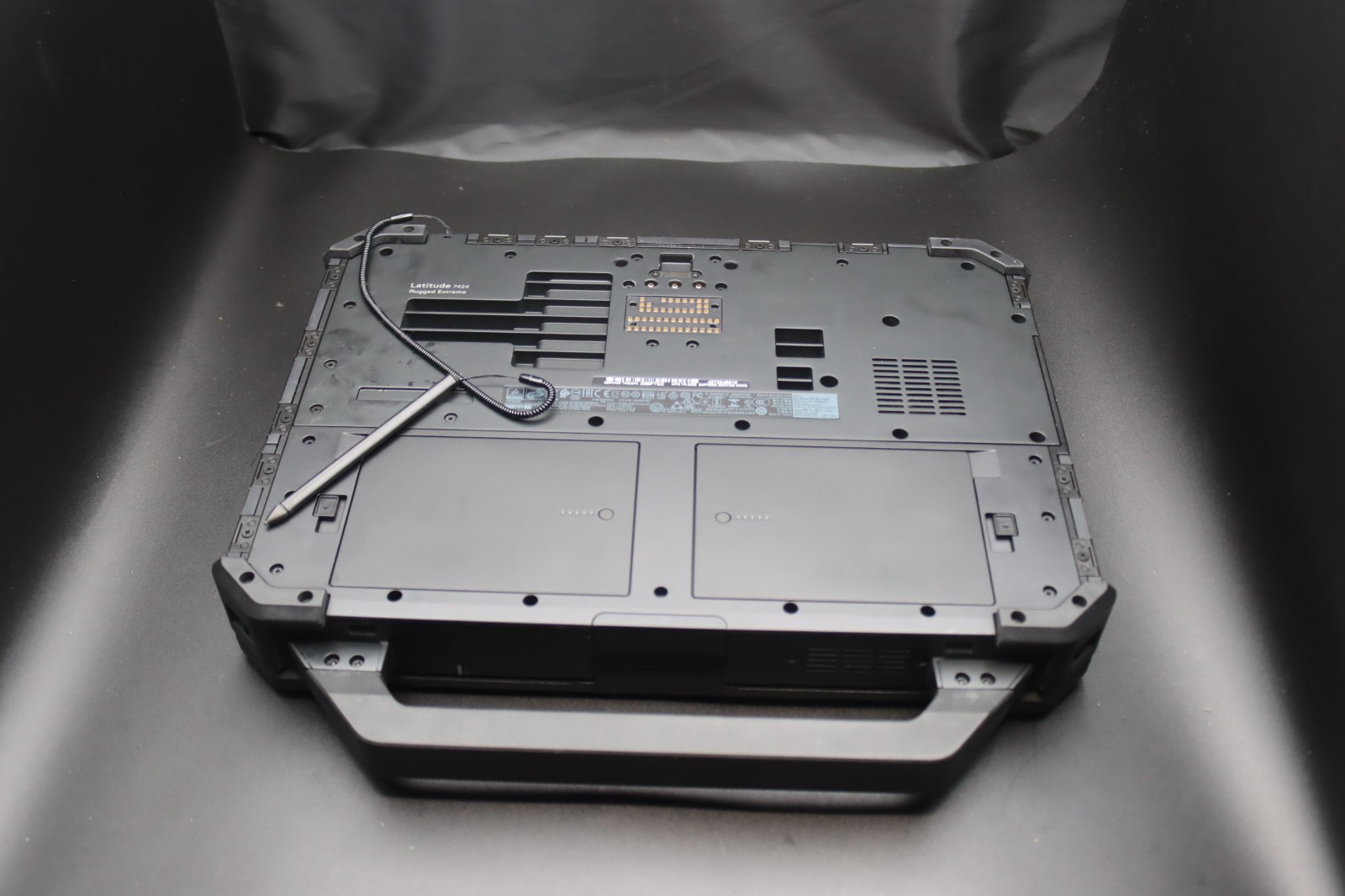 Dell Rugged Extreme 7424 14 inch (256GB Intel Core i5 8th Gen. 8GB) Cellular/LTE