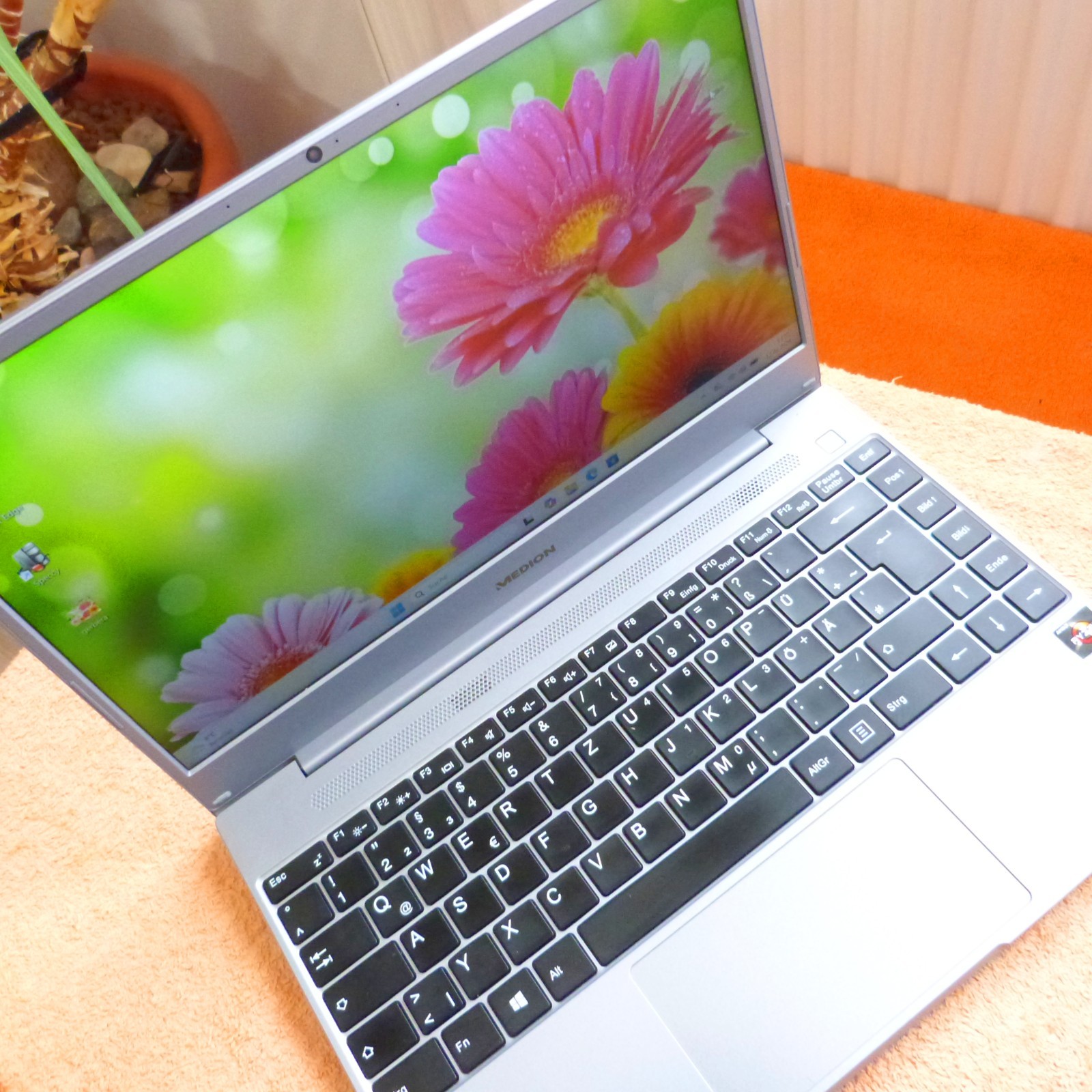 Medion E14302 14″ FULLHD SLIM Ultrabook l SSD Windows 11 l AMD RYZEN USBC