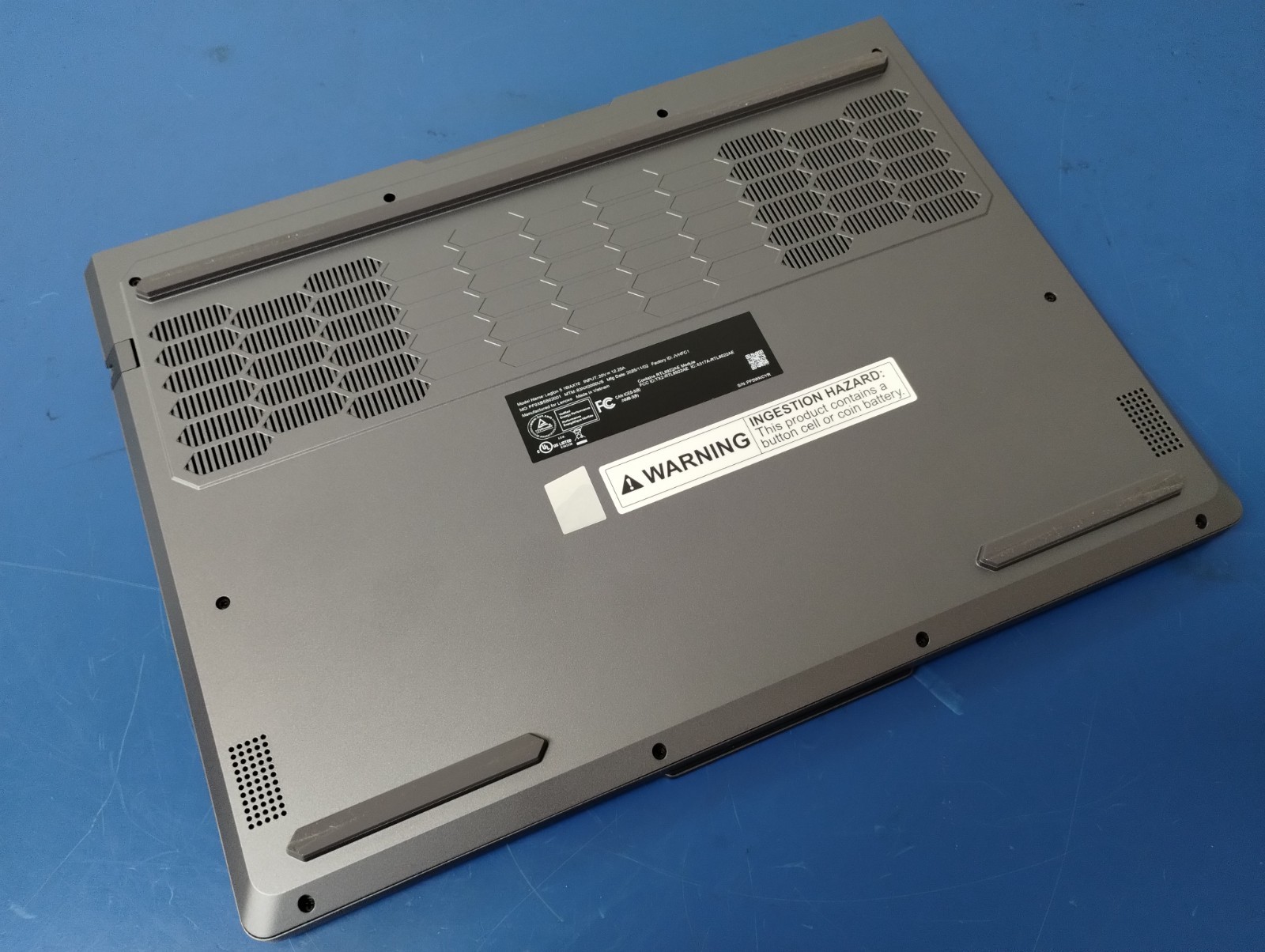 Lenovo Legion 5 16IAX10, Intel Core Ultra 9 275HX, 2.70 GHz 32 GB RAM, 1 TB NVMe