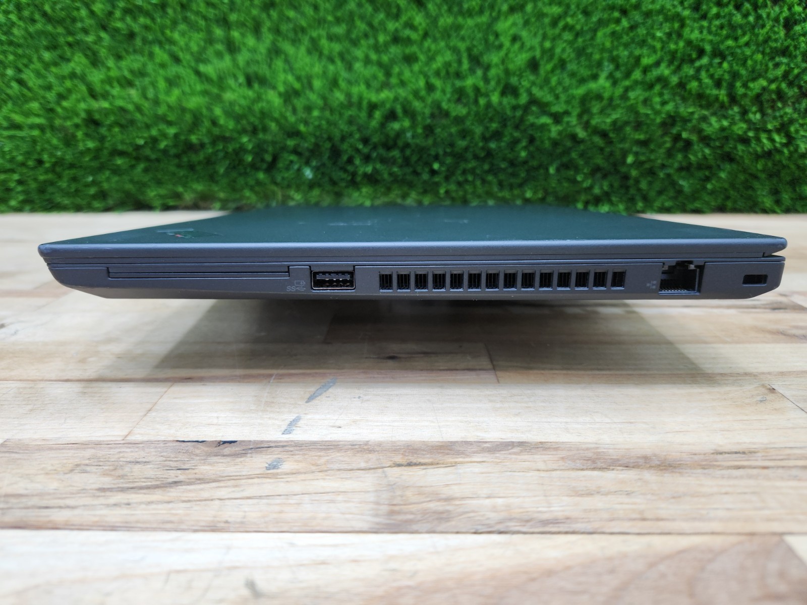 Lenovo ThinkPad T490 14″ FHD i5-8365U 1.6GHz 16GB 256GB SSD Windows 11 Pro ~
