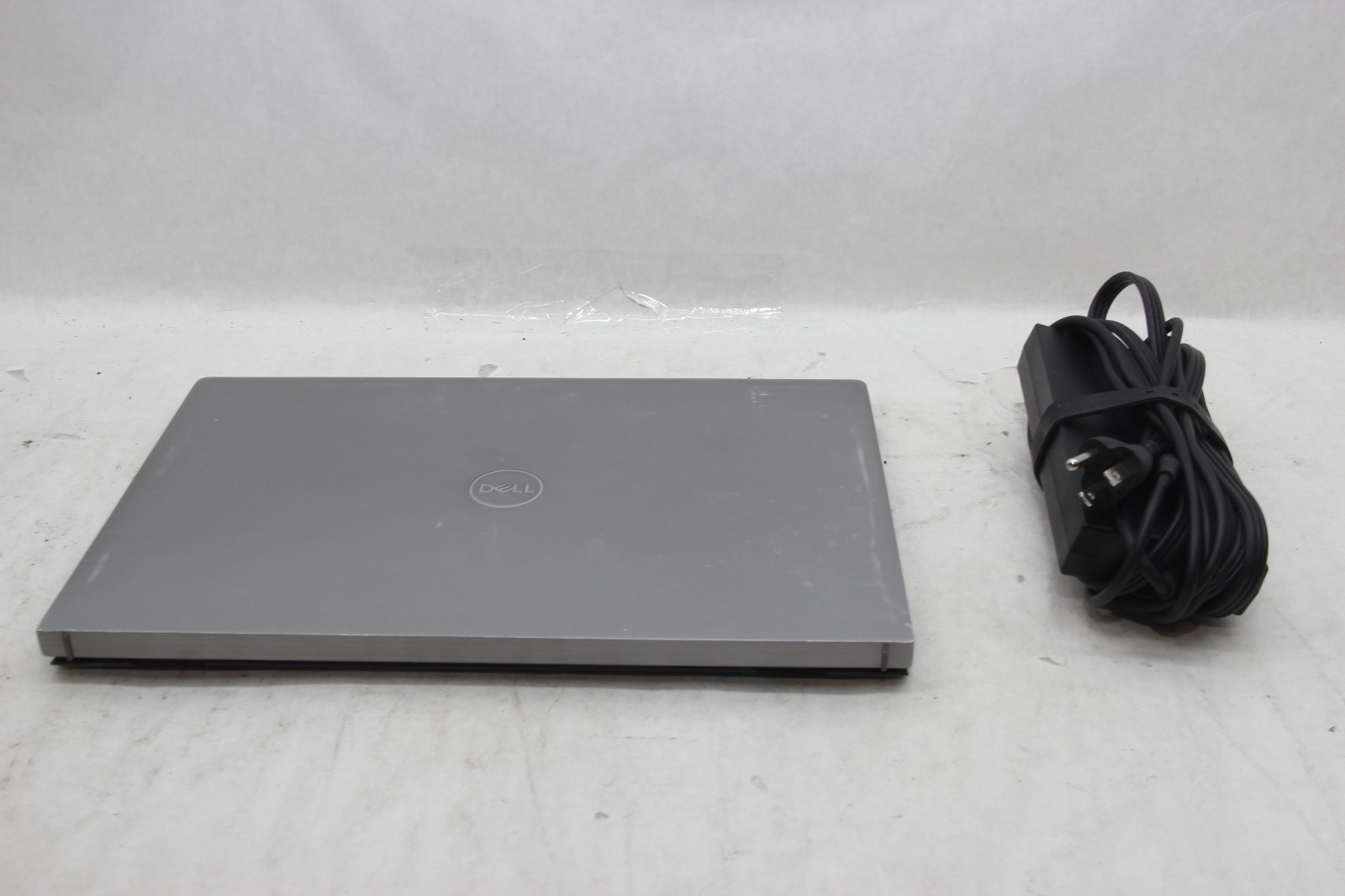 Dell Vostro 14 5410 14″ Laptop i7-11390H 16 GB RAM 256 GB SSD Win 11 w/Charger