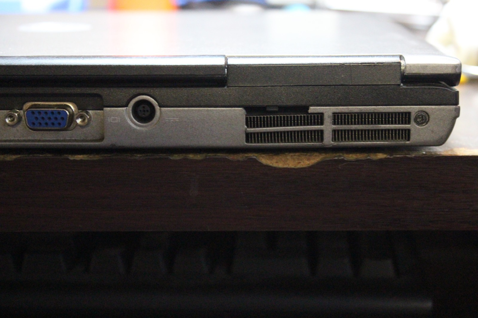 Dell D620 (1.66GHz/1GB/120GB/CDRW-DVD) WXGA Windows XP PRO, SERIAL Port