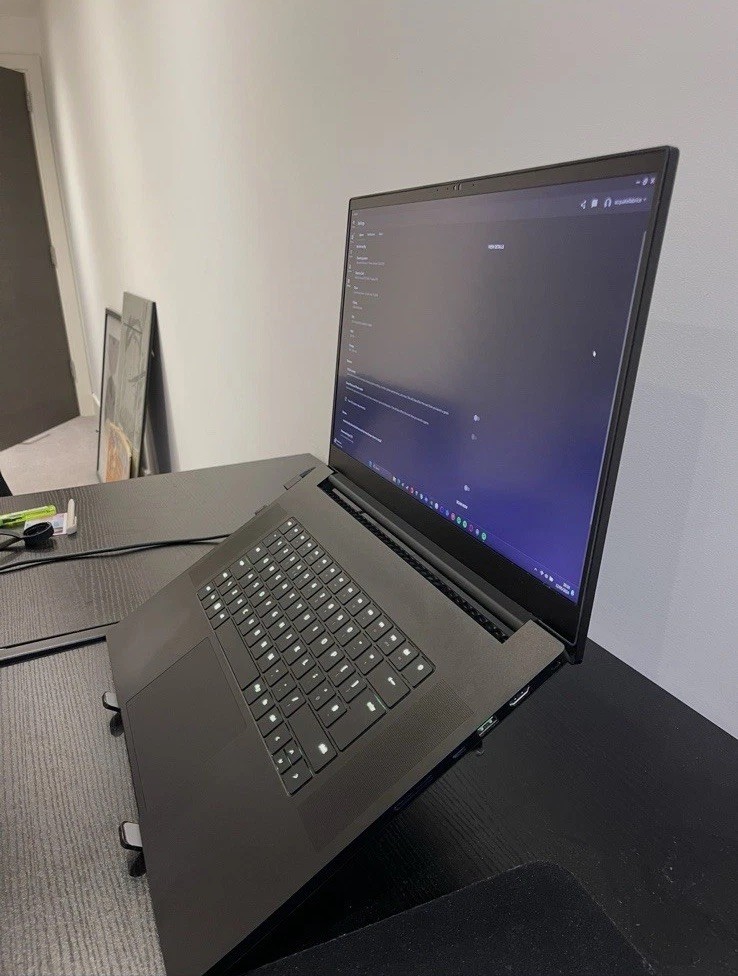 Razer Blade 17 QHD 240hz (1TB SSD, i7 12th Gen 4.80 GHz 32GB) RTX 3080 Ti