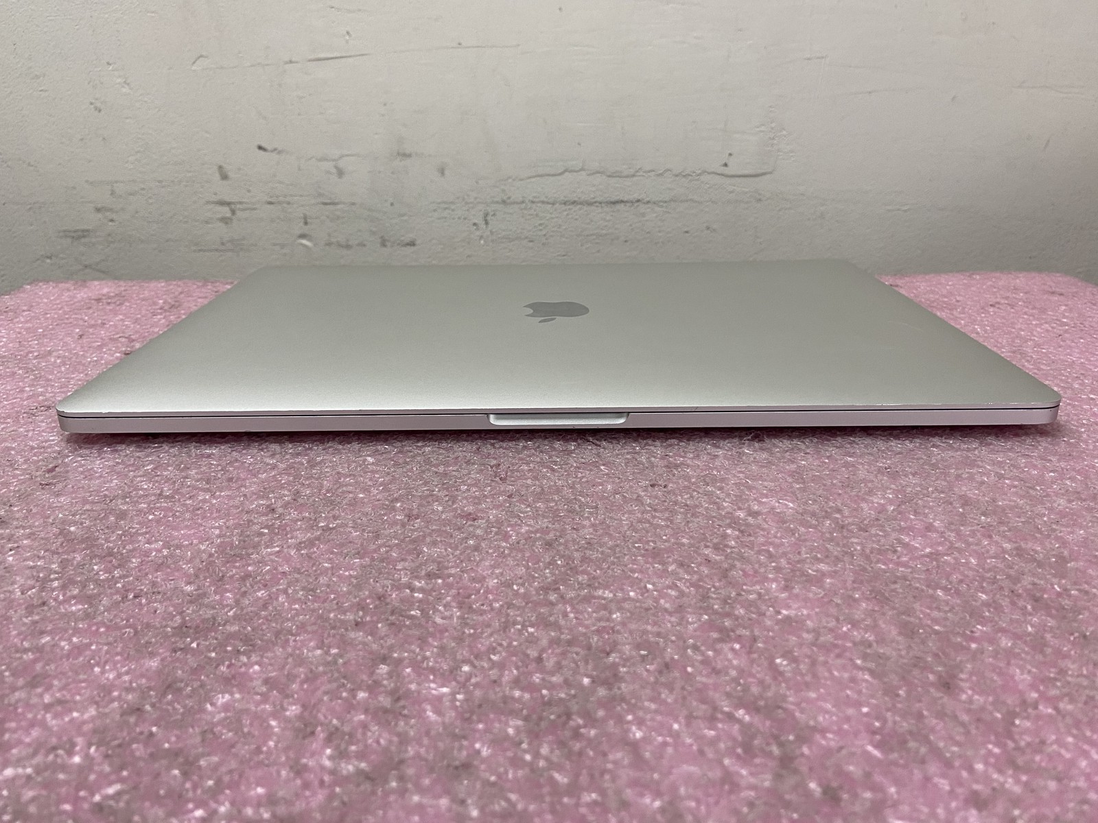 Apple MacBook Pro 2019 A1990 15.4″ i7-9750H 32GB RAM 512GB SSD *Read* – CLP43A