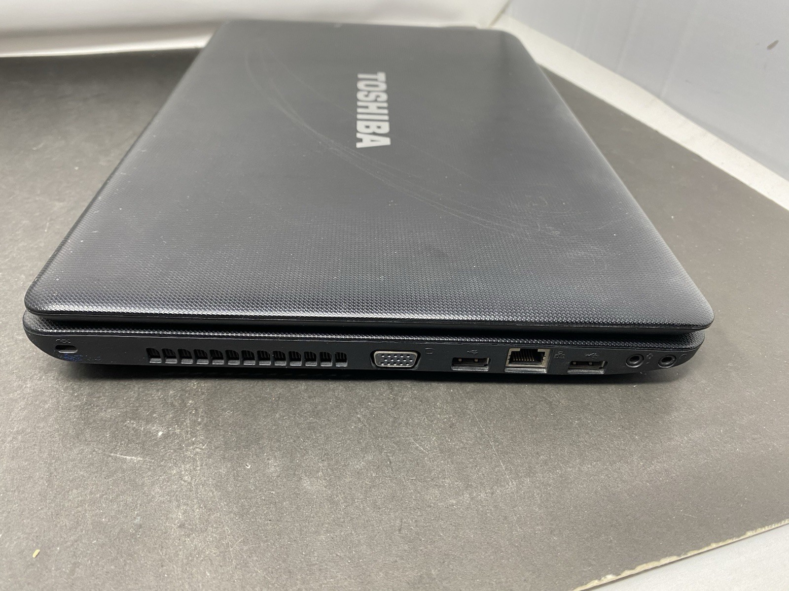 Toshiba Satellite C655 Laptop, Battery Needs Replacing