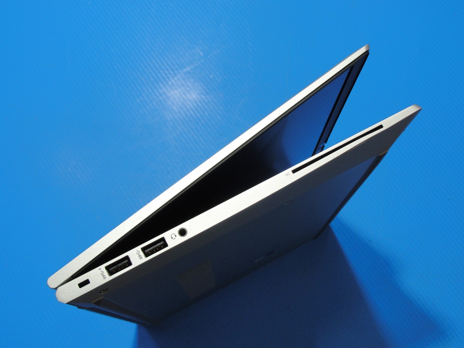 HP EliteBook 840 G7 14”FHD Intel Core i7-10610U 1.8GHz 16GB 256GB SSD+ Charger