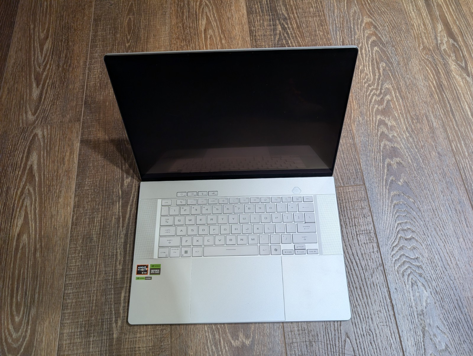 ASUS ROG Zephyrus G16 (2024) RTX 4070 Ryzen AI 9 HX 370 32GB 1TB OLED 240Hz