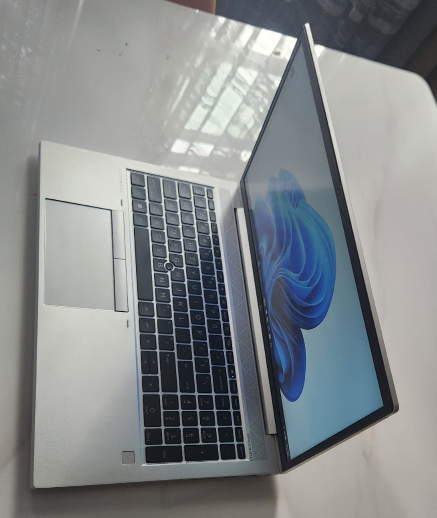 HP EliteBook 850 G8 15.6″ (Intel Core i5-1135G7, 256GB SSD, 16GB RAM) Laptop…