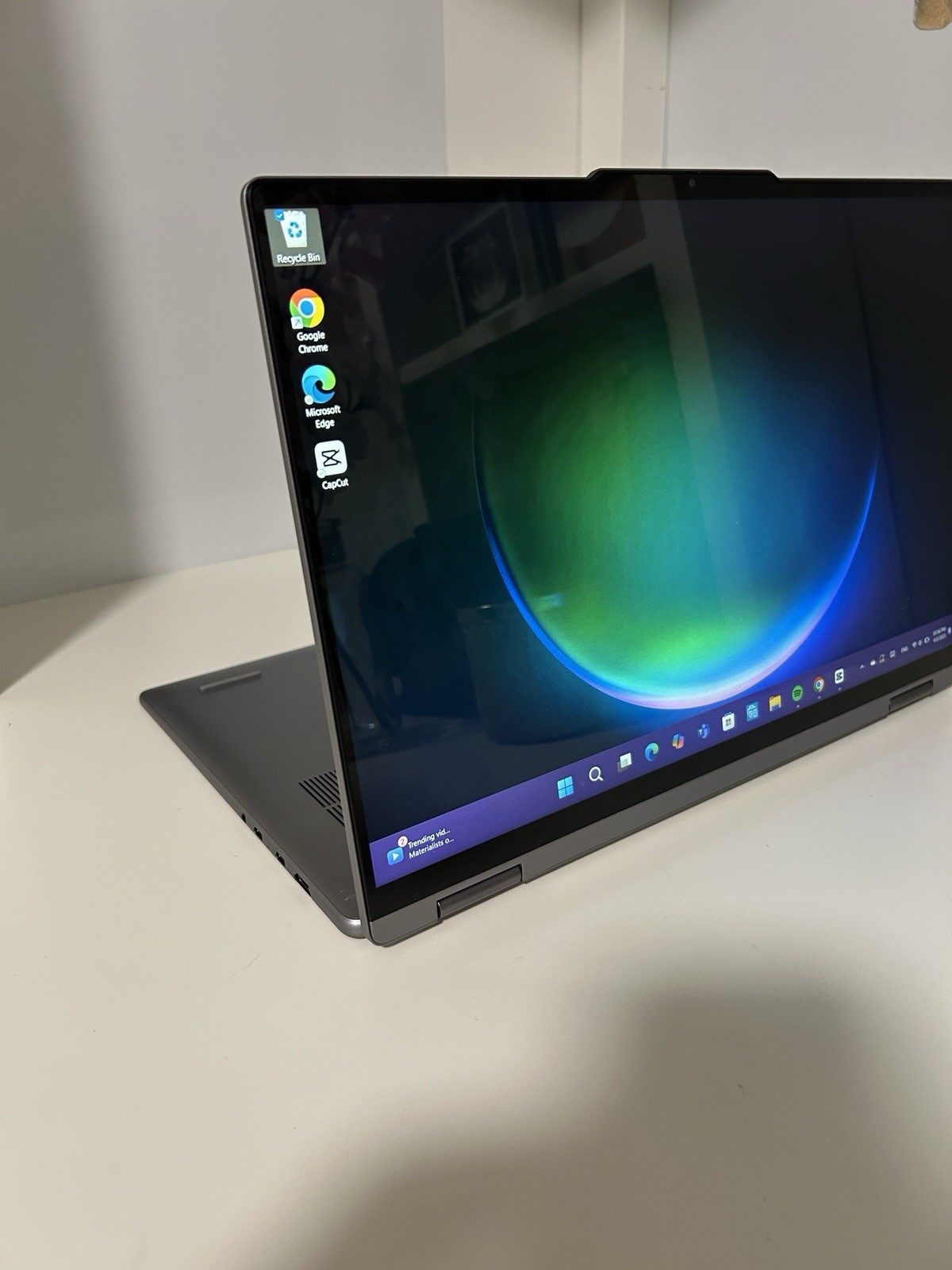 Lenovo Yoga 7i 2-in-1 Laptop 16″ Touchscreen – Used/ Good
