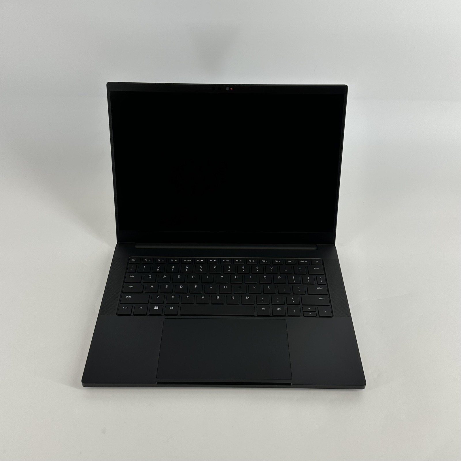 Razer Blade 14 240Hz QHD+ 4.0 GHz Ryzen 9 8945HS 32GB 1TB SSD NVIDIA RTX 4070