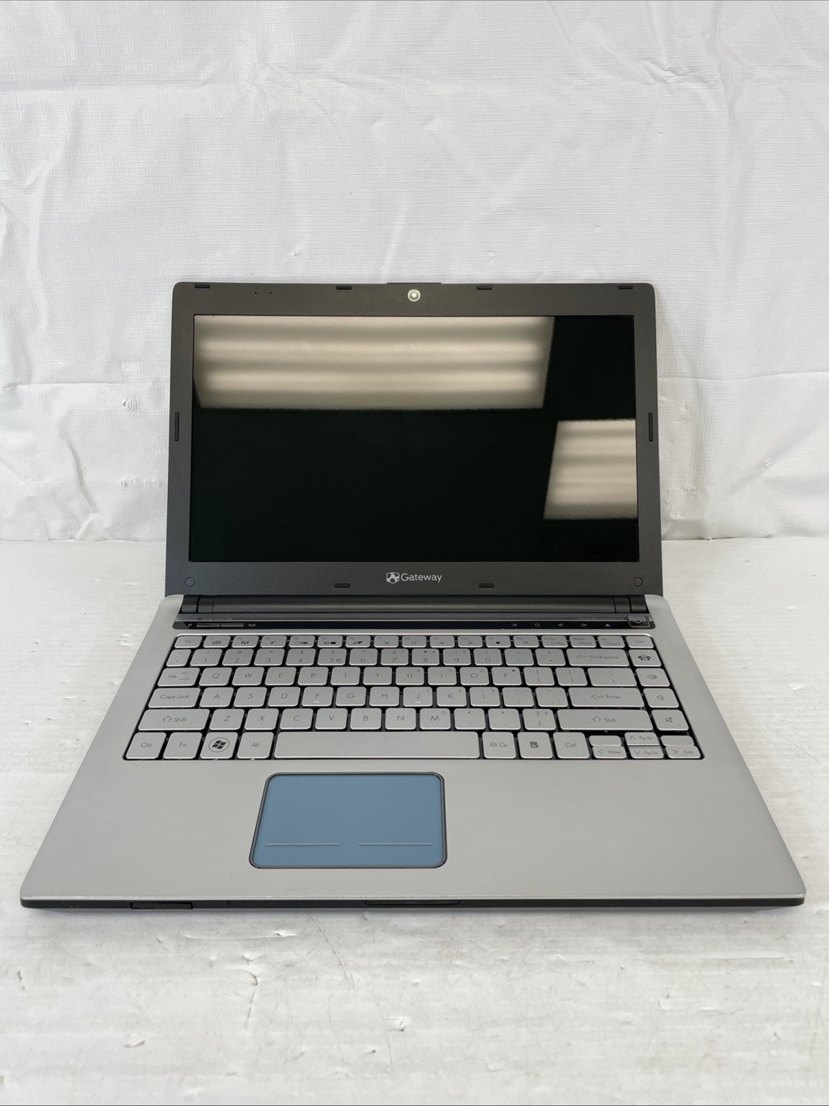 Gateway NELA0 ID49C07U 14″ Intel Core i3-350M 2.27GHz 4GB RAM 500GB HDD Win10
