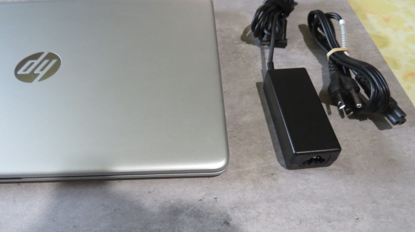 HP 15-ef0022nr 15.6″ (256GB SSD, AMD Ryzen 7 3700U, 2.3 GHz) Needs Battery