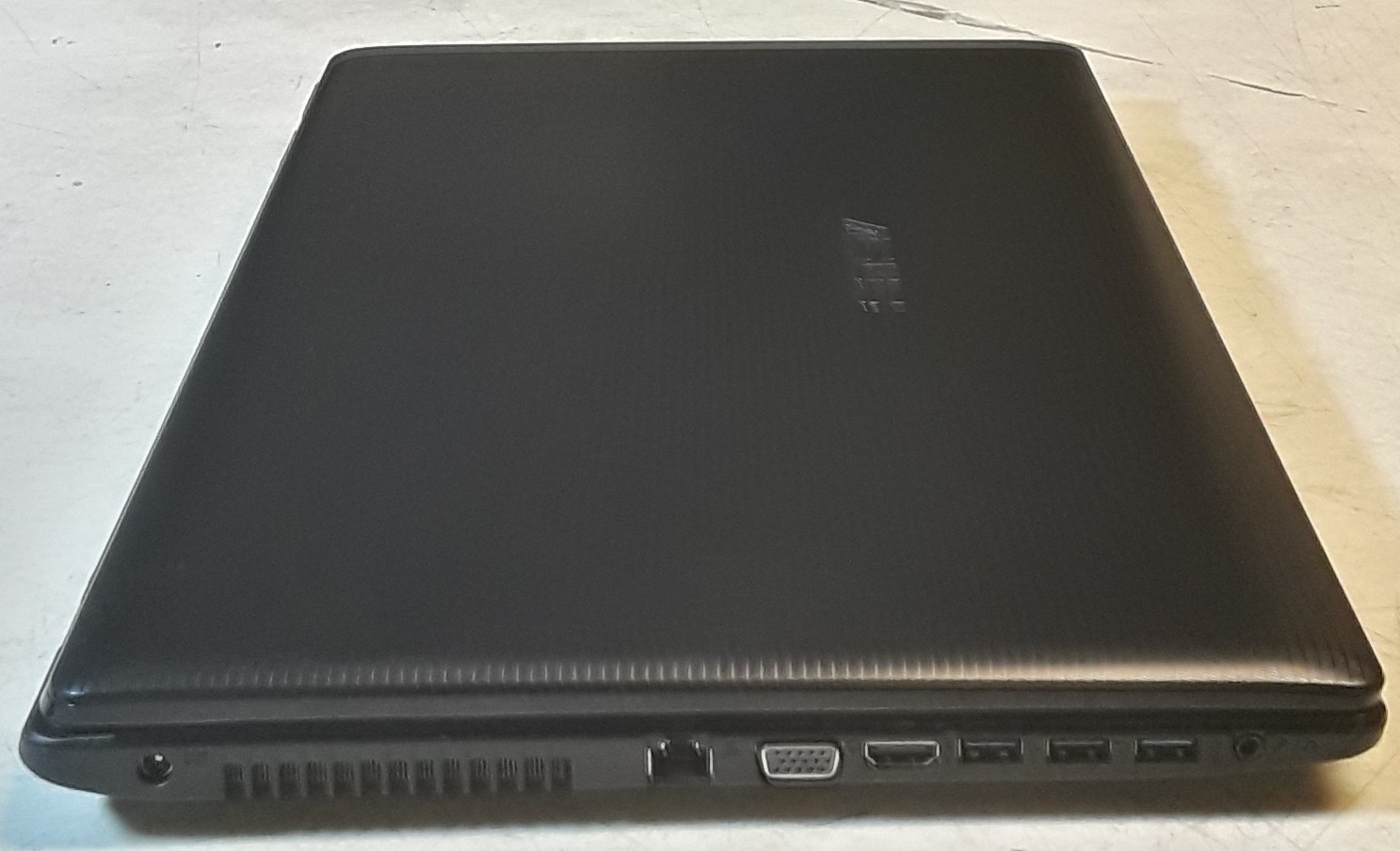 Windows 10 MINT ASUS F75A 17.3″ Intel Core i3 2.30GHz 8GB RAM 500GB and Charger
