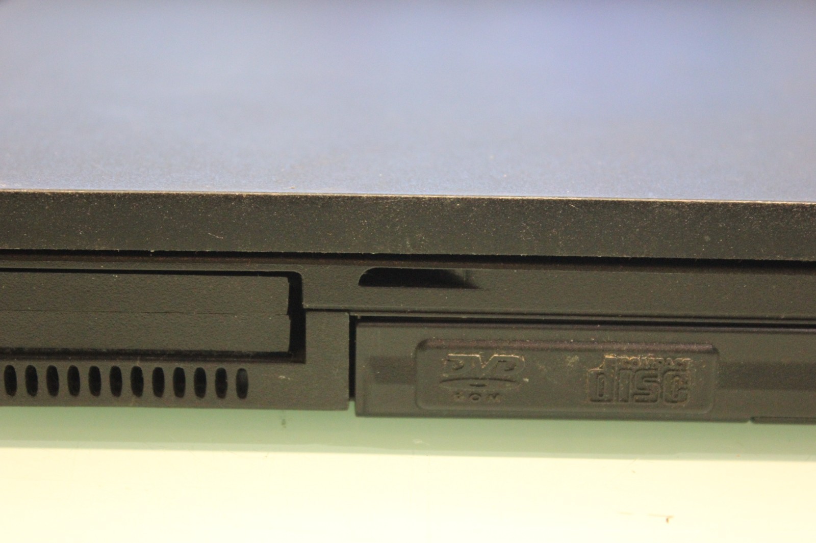 #28 Vintage Compaq Armada M700 Pentium III 128 MB ram, 14.1″ screen WINDOW 2000