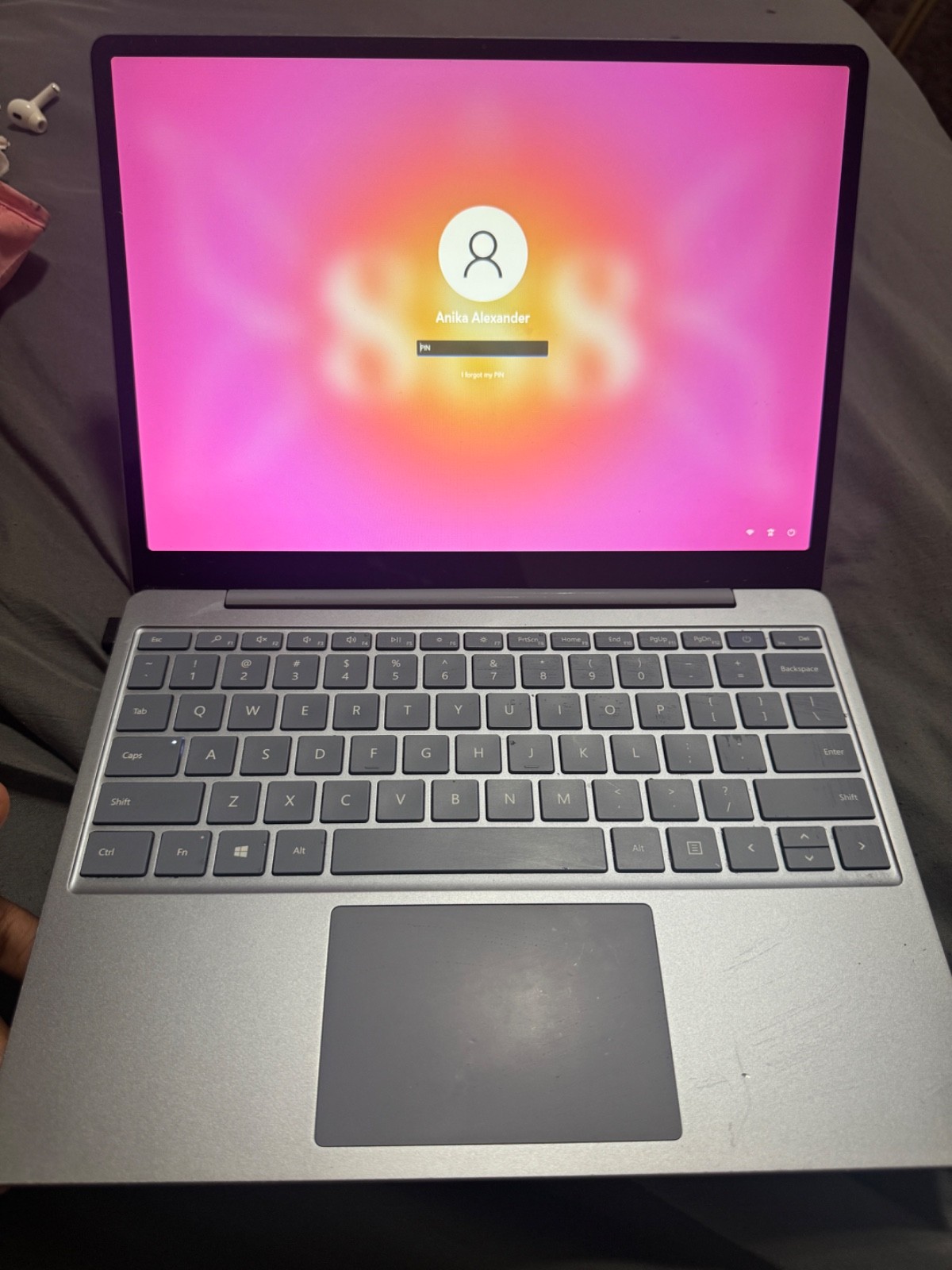 Microsoft Surface Laptop Go 12.4” i5 8GB RAM 128GB SSD Windows 11 + Charger