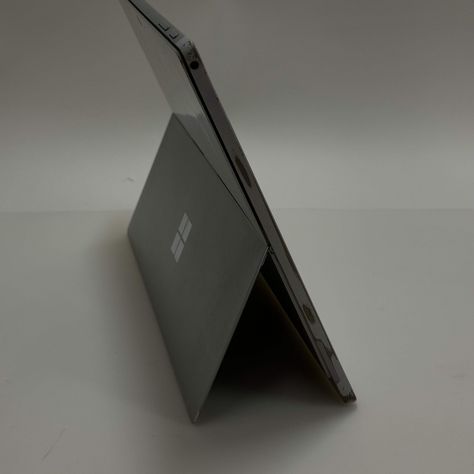 Broken Microsoft Surface Pro 7 1866 14.4″ i5-1035G4 1.1GHz 8GB RAM 256GB SSD
