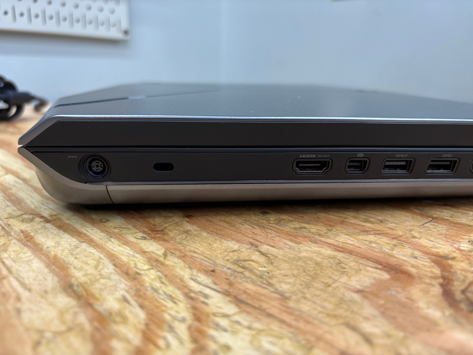 Alienware 17 R1 17.3″ Gaming Laptop i7-4710MQ 8GB 275GB SSD+1TB GTX 860M Win11
