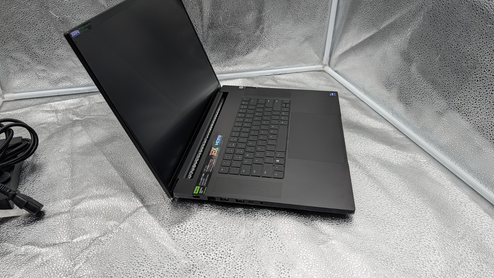 Razer Blade 18 300Hz Mini-LED i9-14900HX RTX 4090 32GB 2TB Gaming Laptop