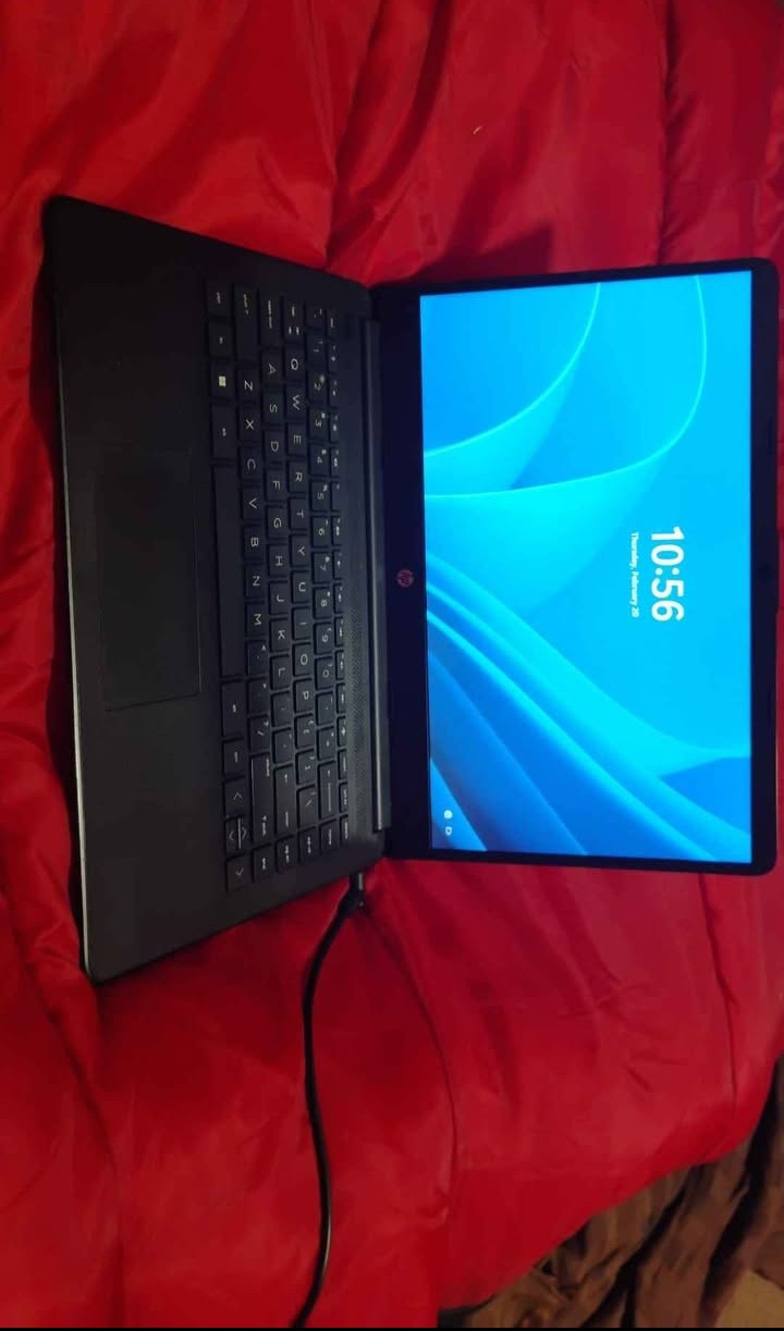 HP Laptop 14-dq0xxx Needs computer charger plugged in to work comes with charger