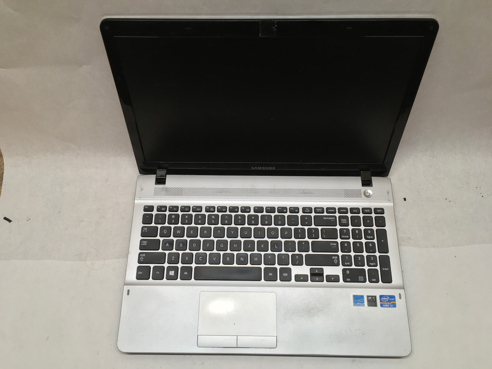 Toshiba Notebook NP300ESE 15″ Core i3 3rd Gen FOR PARTS, BROKEN SCREEN -EQ