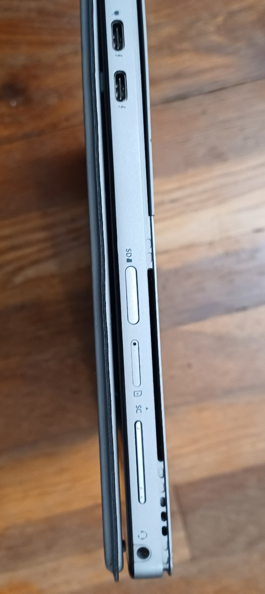 Dell Latitude 7200 2-in-1 i7-8665U 16GB RAM 512GB SSD. No AC Adapter