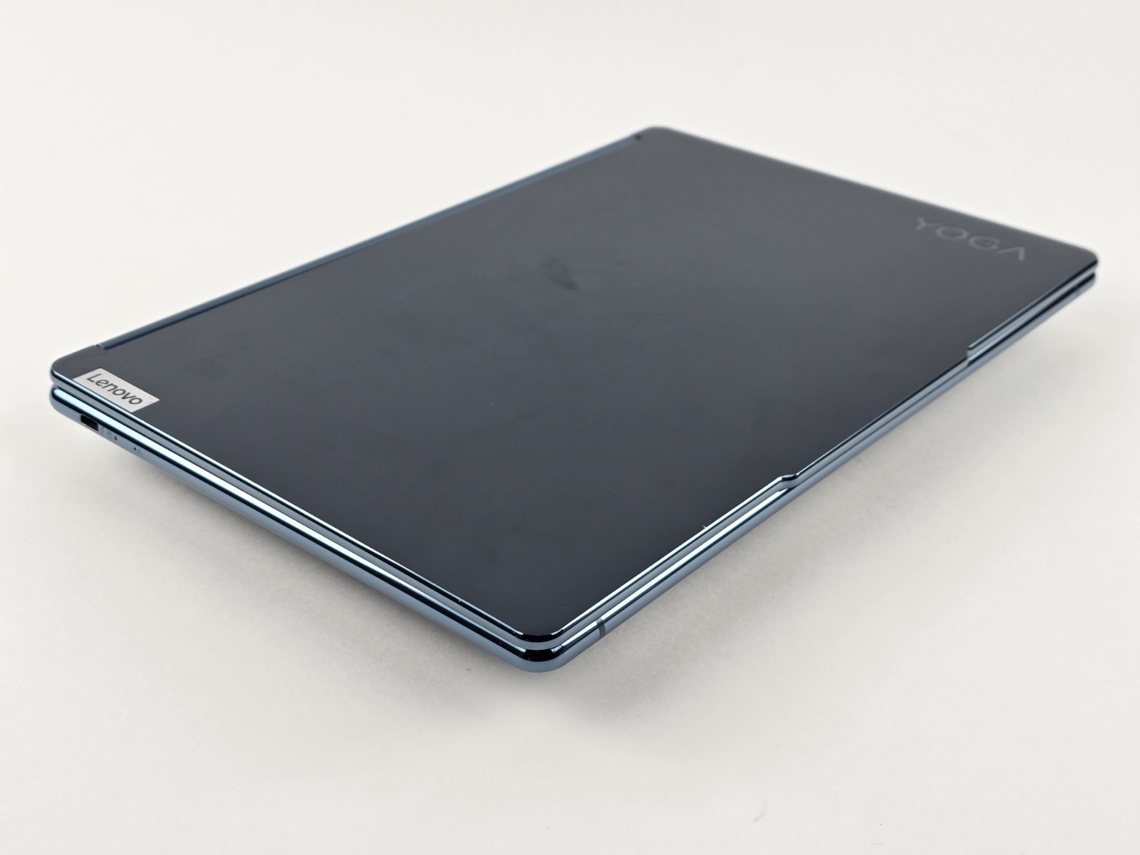 Lenovo Yoga Book 9i Dual 13.3″ 2.8K OLED Ultra 7 155U 16GB 1TB – Used READ