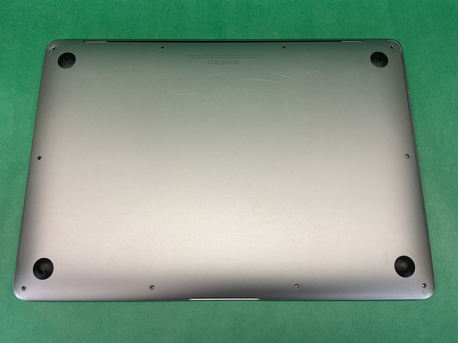Apple MacBook Air A1932 13” Laptop – FOR PARTS – UNTESTED