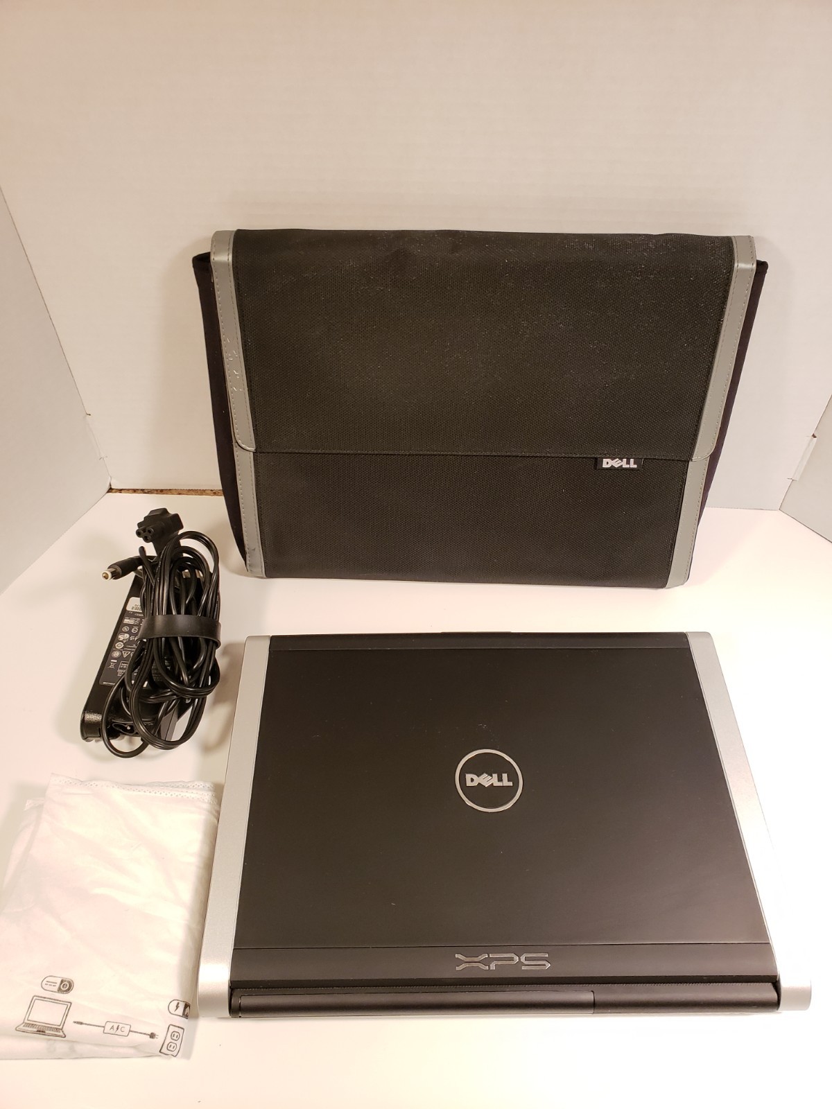 Dell XPS M1530 Notebook 4GB RAM, 250GB SSD, Slot DVD-RW w/AC Adapter & Case