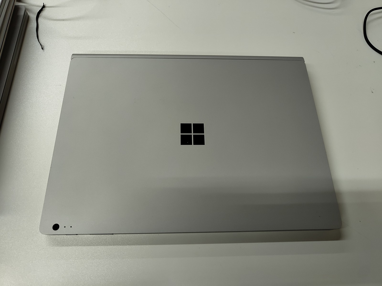 Microsoft Surface Book 1st Generation 13.5″ 128GB, Intel I5, 8GB RAM (FOR PARTS)