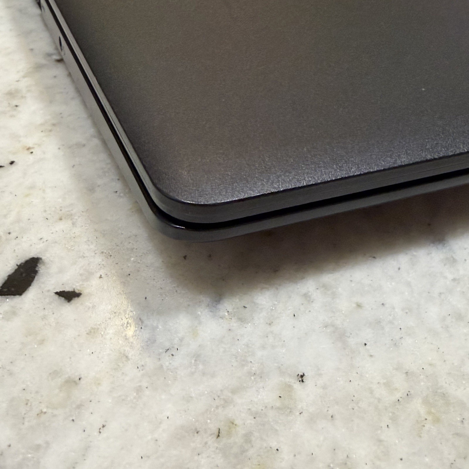 Dell Latitude 3590 i5-8250U 1.6GHz No RAM/No HDD Tested To Bios Cracked Case