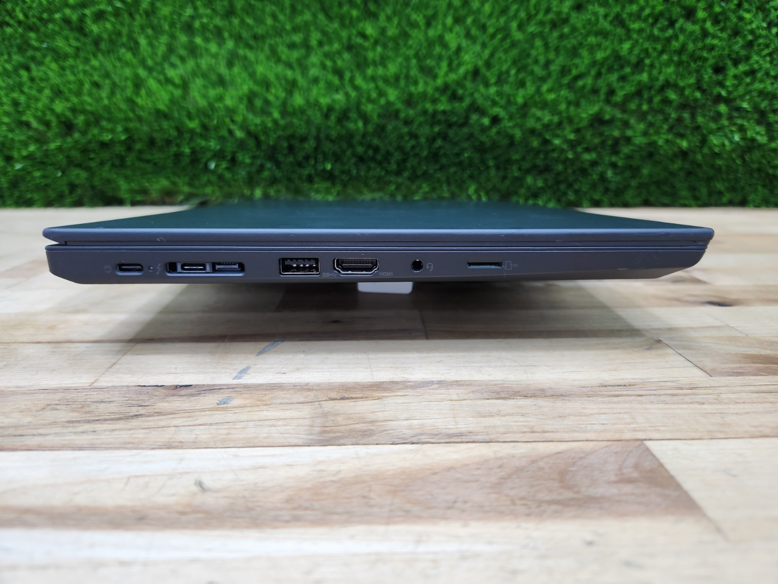 Lenovo ThinkPad P43s 14″ FHD i7-8665U 16GB 256GB SSD Quadro P520 Window 11 Pro ~