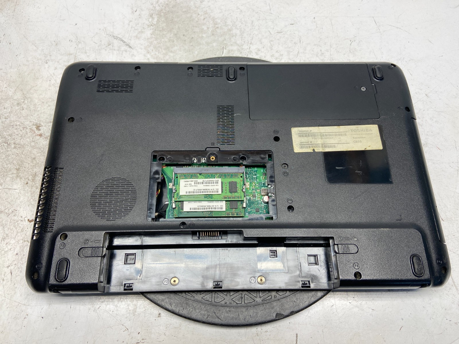 Toshiba Satellite C655-S5212 Intel i3-2310M 2.1GHz 3 GB NO HDD