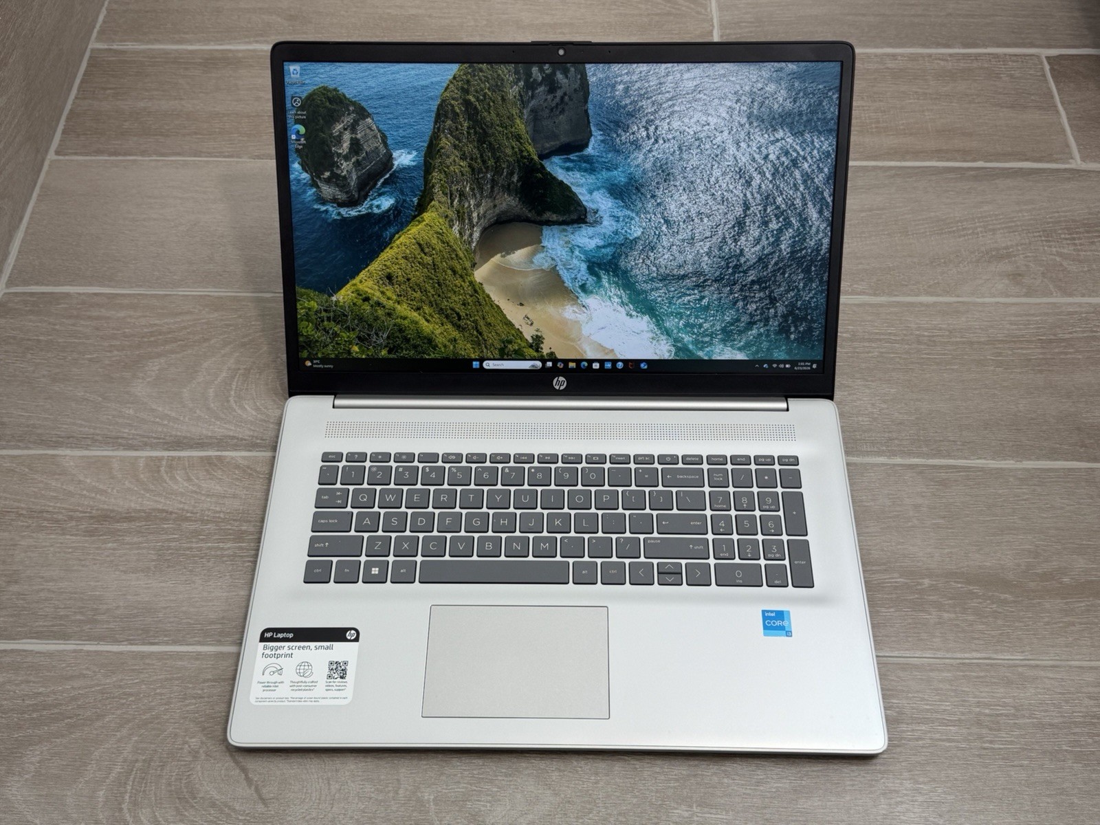 HP Laptop 17-CN2083DX 17.2″ Core i3-1215U 8GB RAM 256GB NVMe SSD Win-11