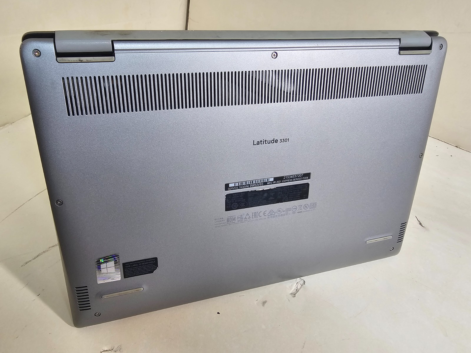 Dell Latitude 3301 Laptop – 1.8 GHz i7-8565U 8GB 256GB SSD Wi-Fi Cam 13.3″ – SP4