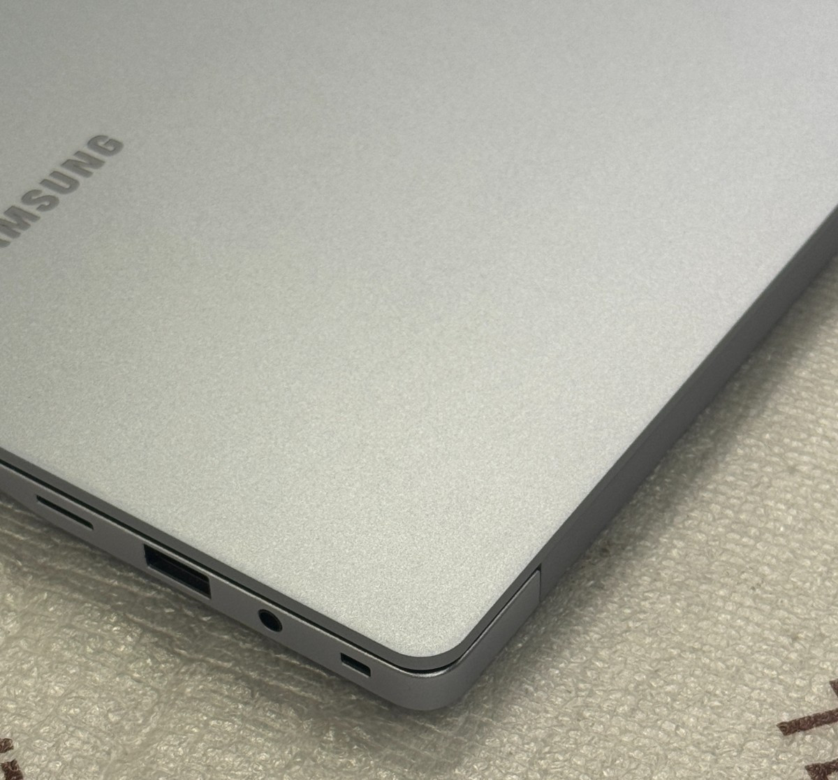 Samsung Galaxy Book4 Edge 15.6″ FHD Laptop Snapdragon X Plus 16GB RAM 512GB SSD