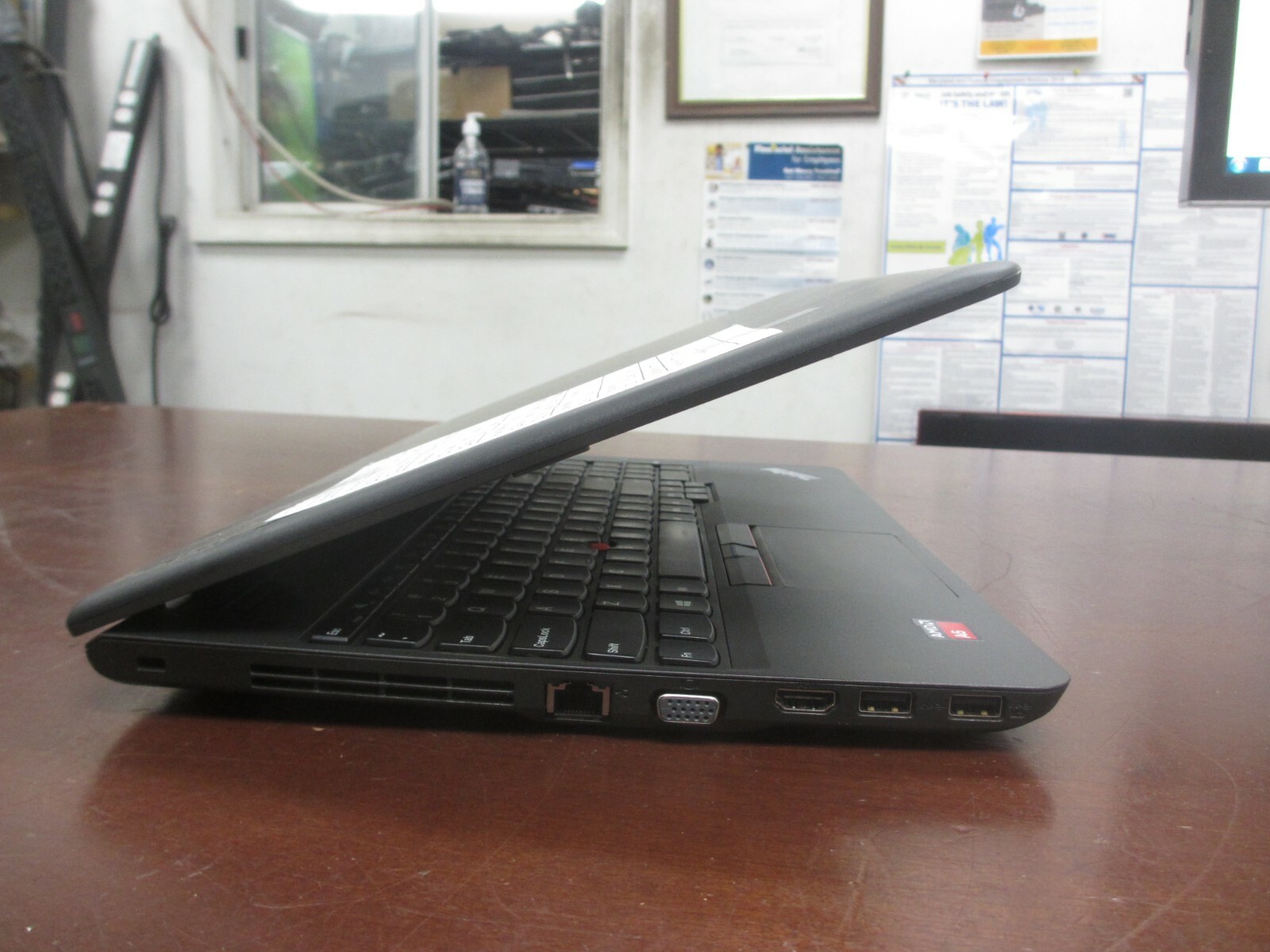 Lenovo ThinkPad E555 AMD 2.20GHZ A6-7000 8GB 500GB DVD-RW WebCam 15.6″ Laptop