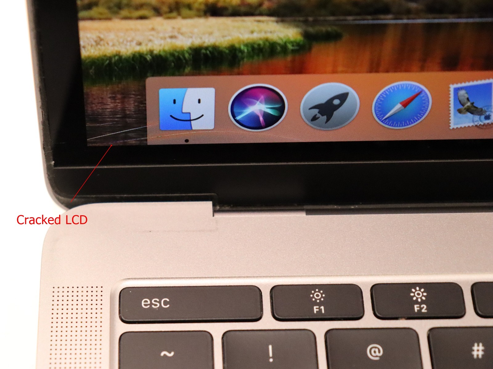 Apple MacBook Pro A1708 13.3″ Intel i5-7360U 8GB RAM 256GB SSD – As Is Cracked