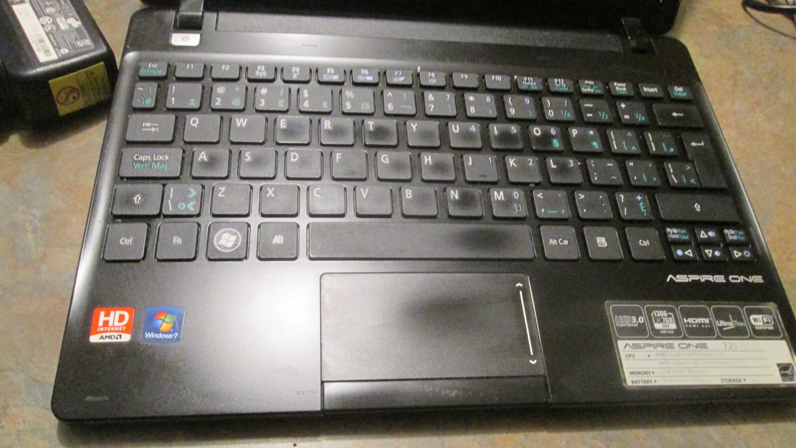Acer Aspire One 725-0691 –11.6 LED Laptop (dead battery)