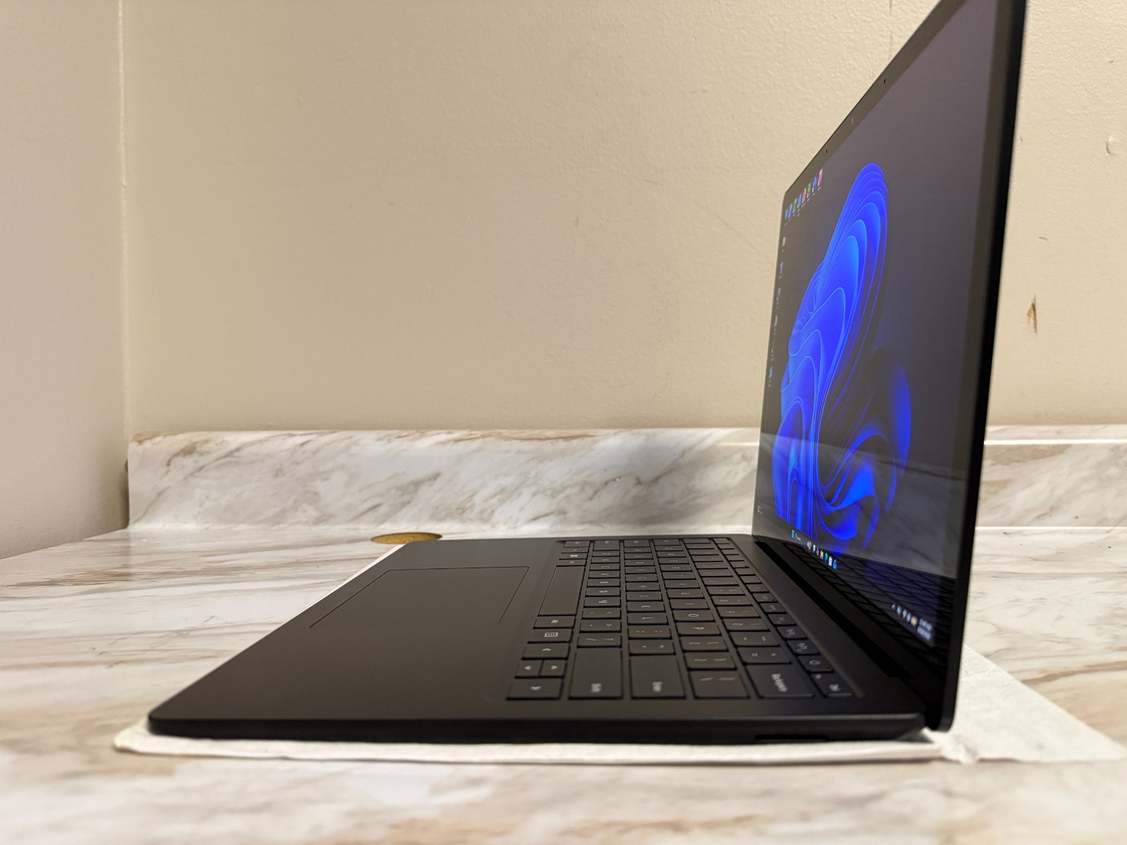 Microsoft Surface Laptop 4 i7-1185G7 16GB RAM 256GB SSD 15″ Touch W11 PRO