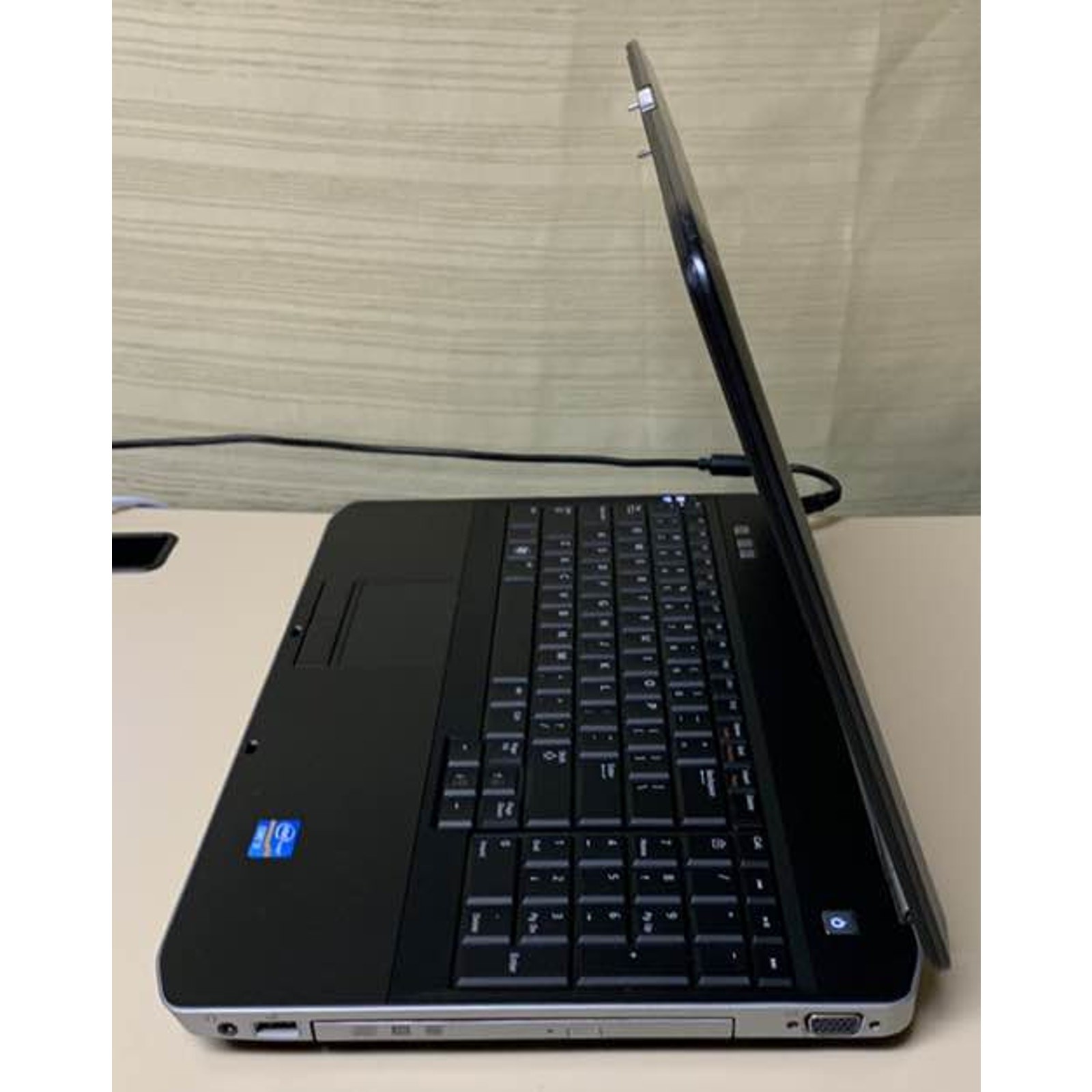Dell Latitude E5520 Core i3-2350 @ 2.30GHz-4GB Ram-250GB HHD -Windows 10 pro 64