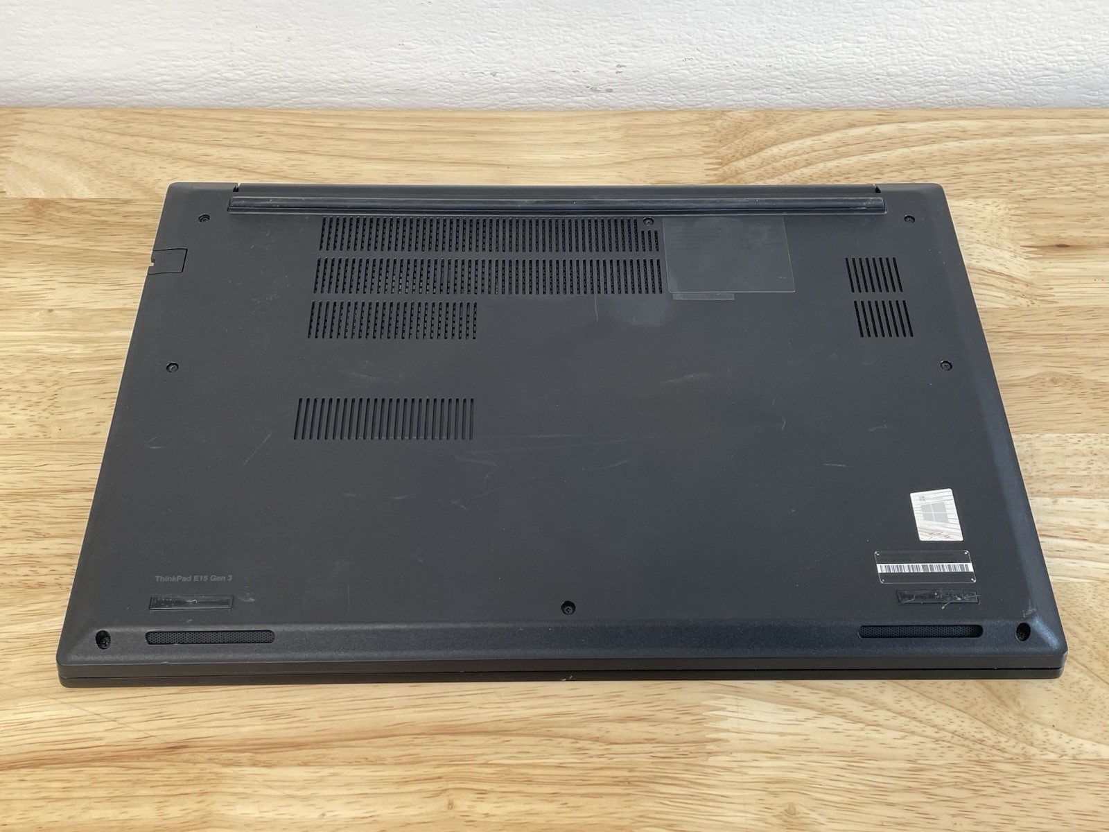 Lenovo ThinkPad E15 Gen 3 15″ RYZEN 7 5700U – 16GB RAM – No SSD/Locked BIOS