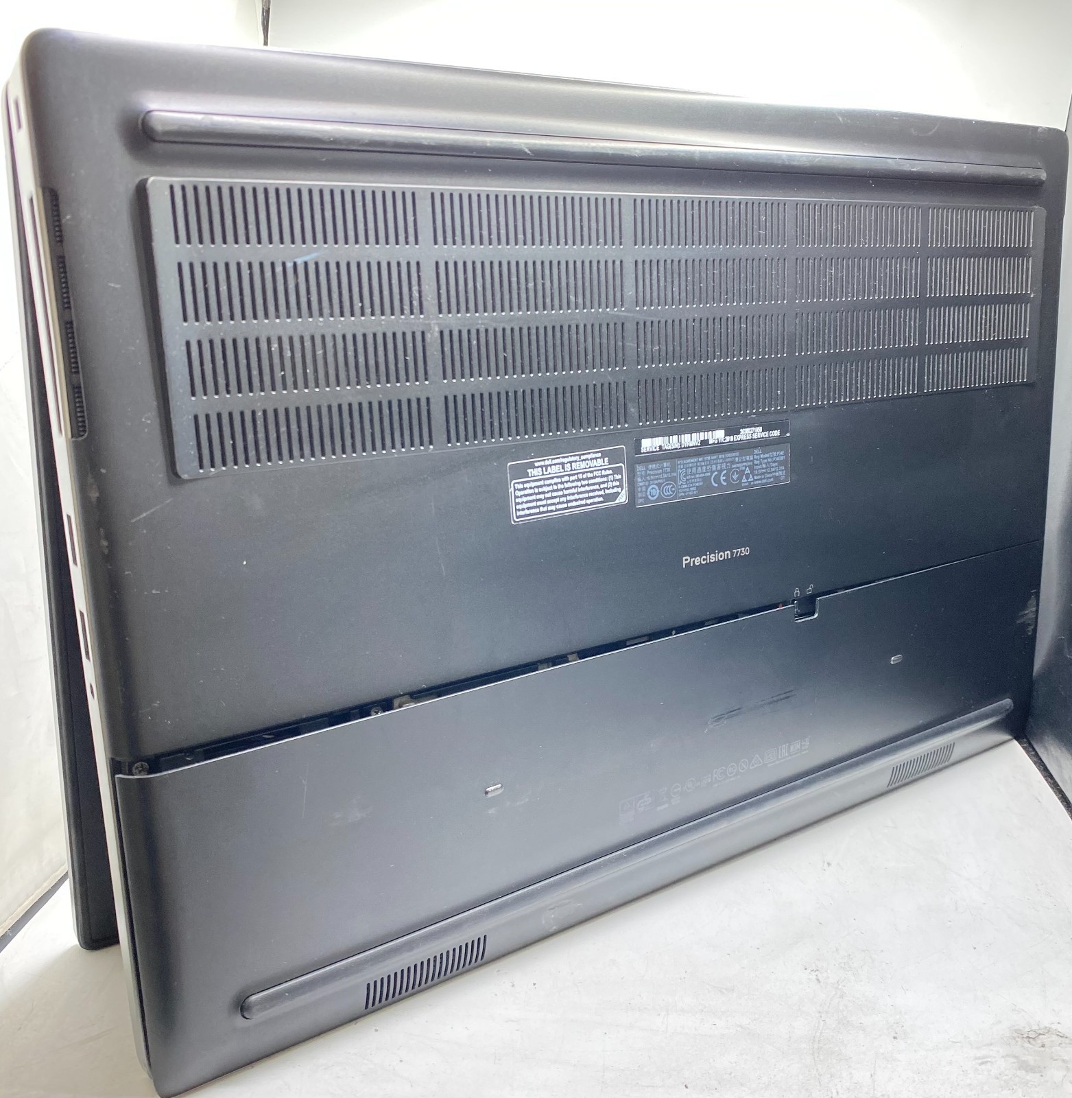 Dell Precision 7730 17.3″ Laptop Intel Xeon E-2176M 2.70GHz 32GB RAM 1TB SSD