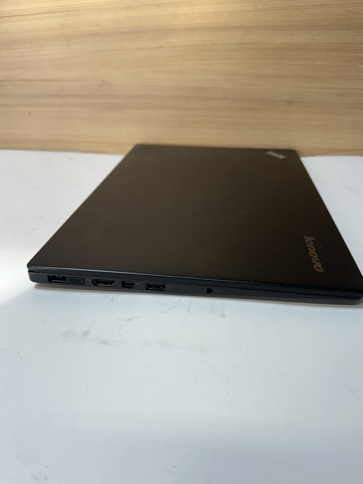 Lenovo ThinkPad X1 Carbon Gen 3 Intel i5-5300U 2.3GHz 4GB Ram 256GB SSD (no OS)