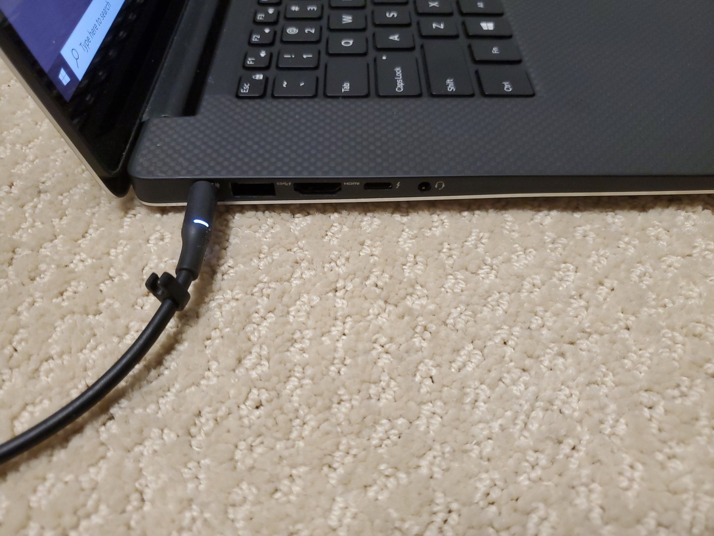 Dell XPS 15 9550 i5-6300HQ 2.30GHz 8GB RAM 1TB Touchscreen Win 10 PRO.