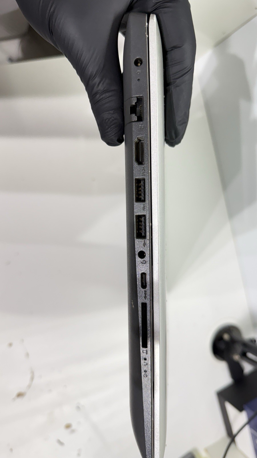 Lenovo Ideapad 330 Laptop Intel i3 8th Gen 15.6″ (It doesn’t have a hard drive)