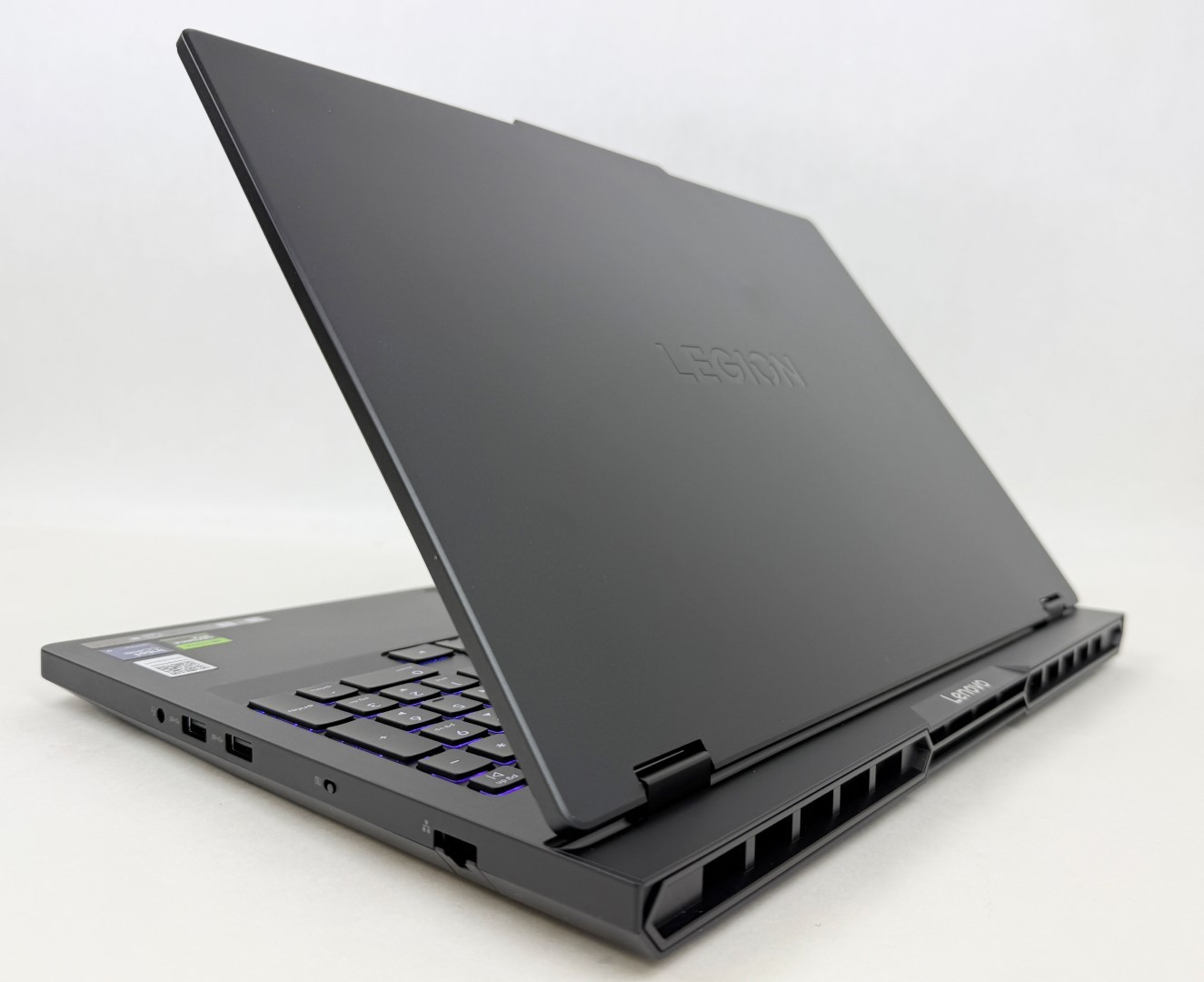 Lenovo Legion Pro 5i 16″ 2.5k OLED Ultra 9 275HX 32GB 2TB RTX 5070Ti W11H