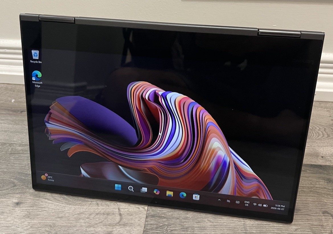 Lenovo Yoga 13.3” Touchscreen Laptop i7 8th Gen CPU 8GB 120GB SSD Win 11H + AC