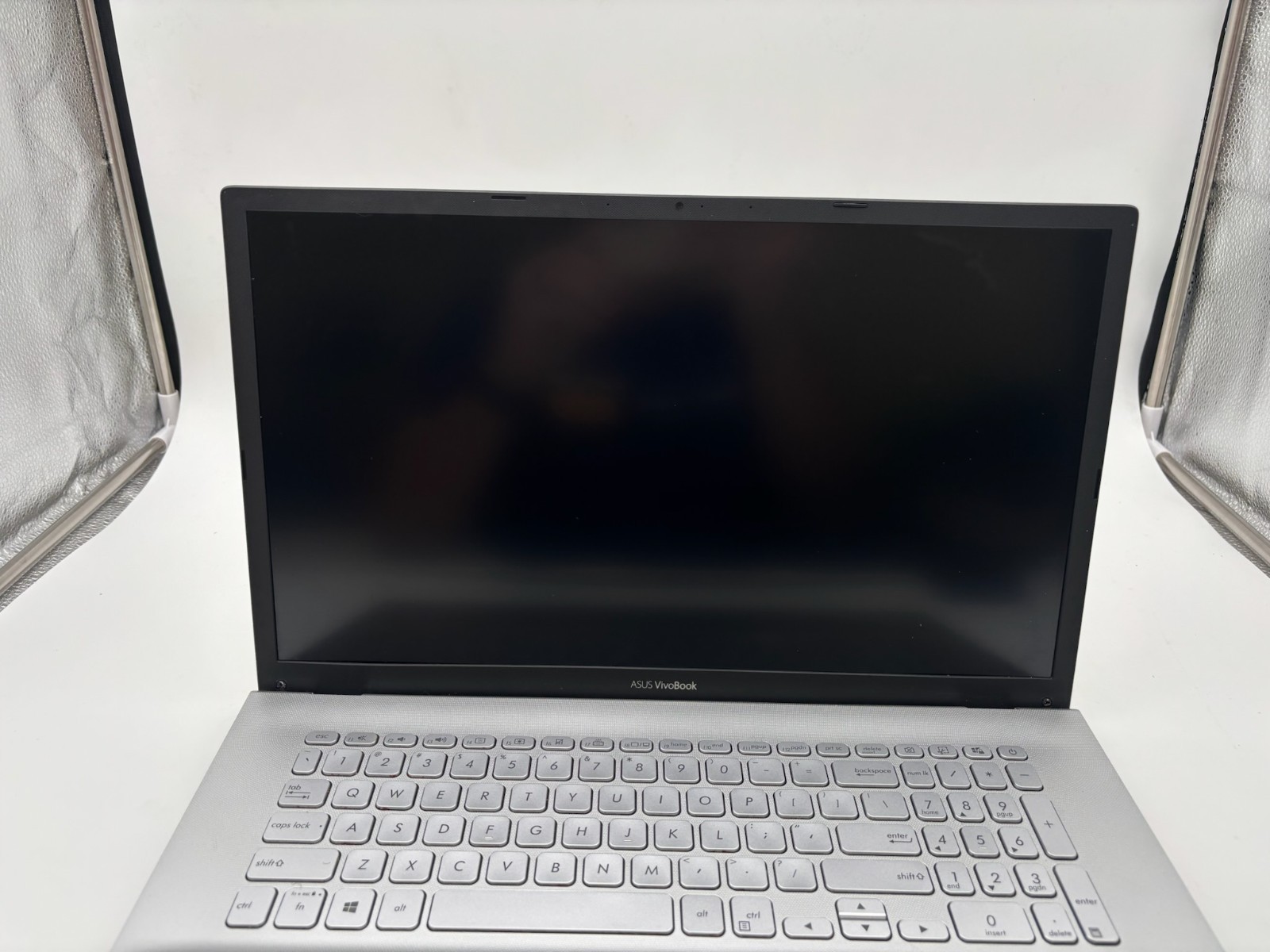 Asus VivoBook S712JA 17.3″ 256 GB SSD 8 GB RAM i5-1035G1 Windows 10 READ