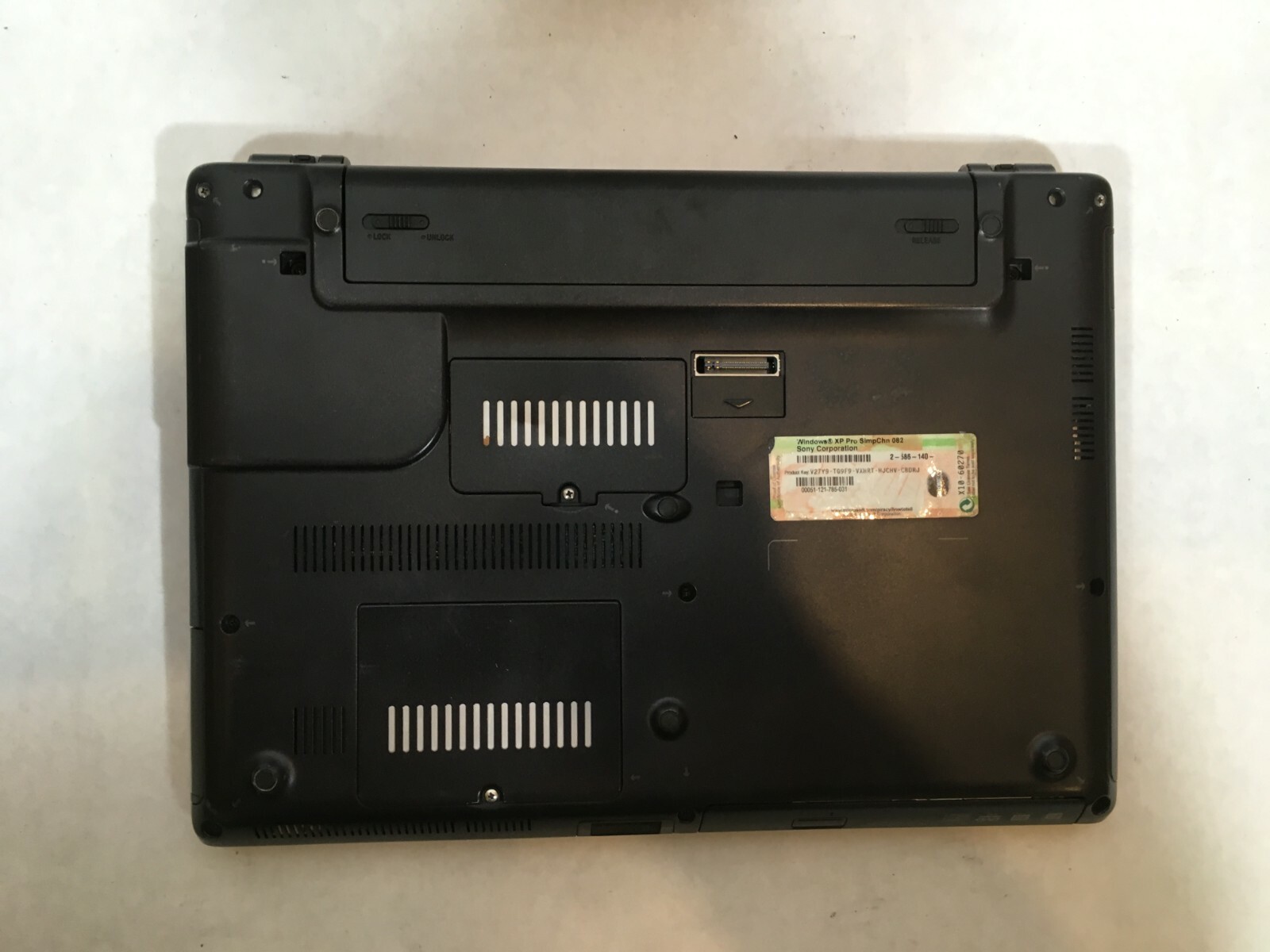 Sony Vaio Case Damage Bad Screen For Parts or Repair -FT