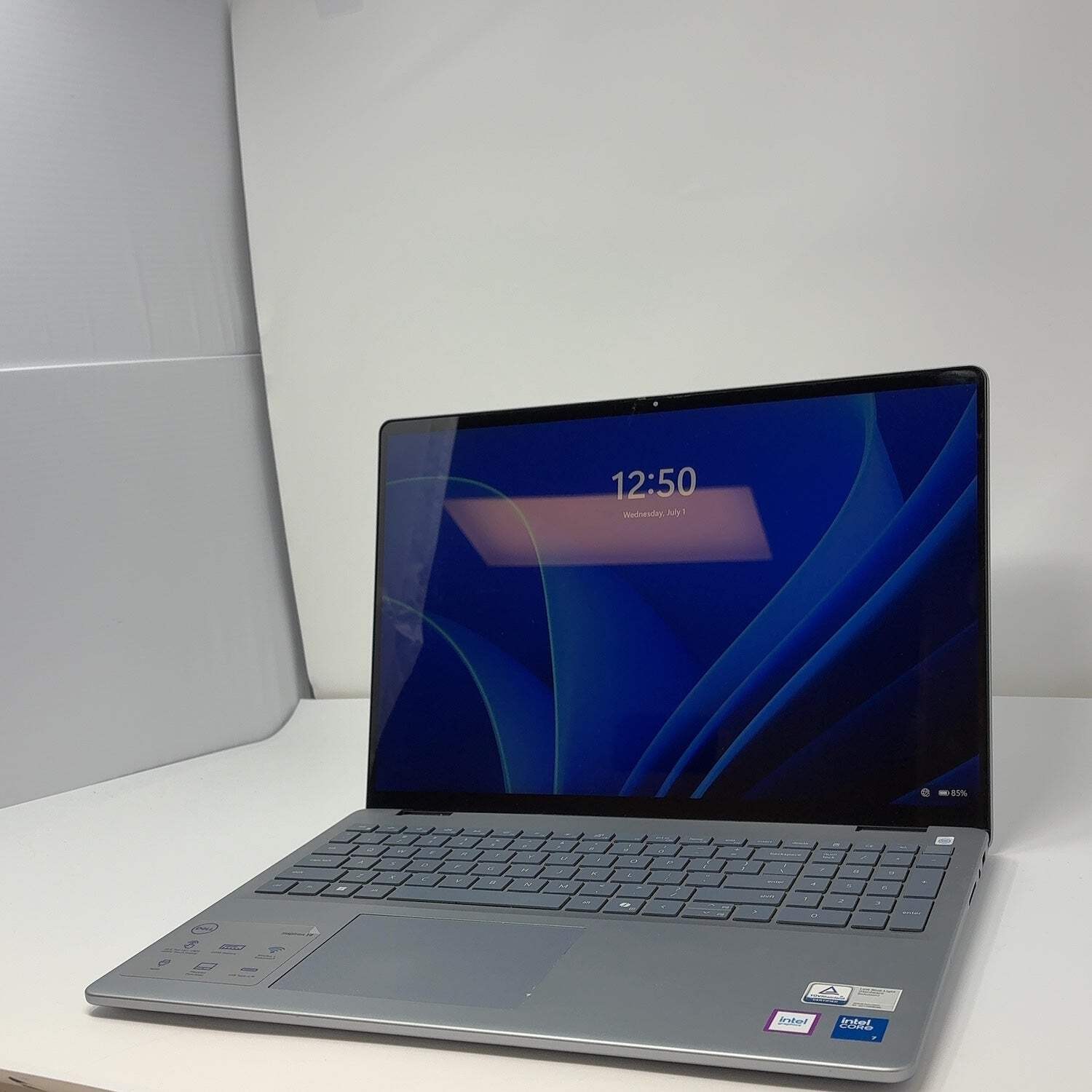Dell Inspiron 5640 16″ Core 7 150U 1.8GHz 16GB RAM 1TB SSD – Read Description